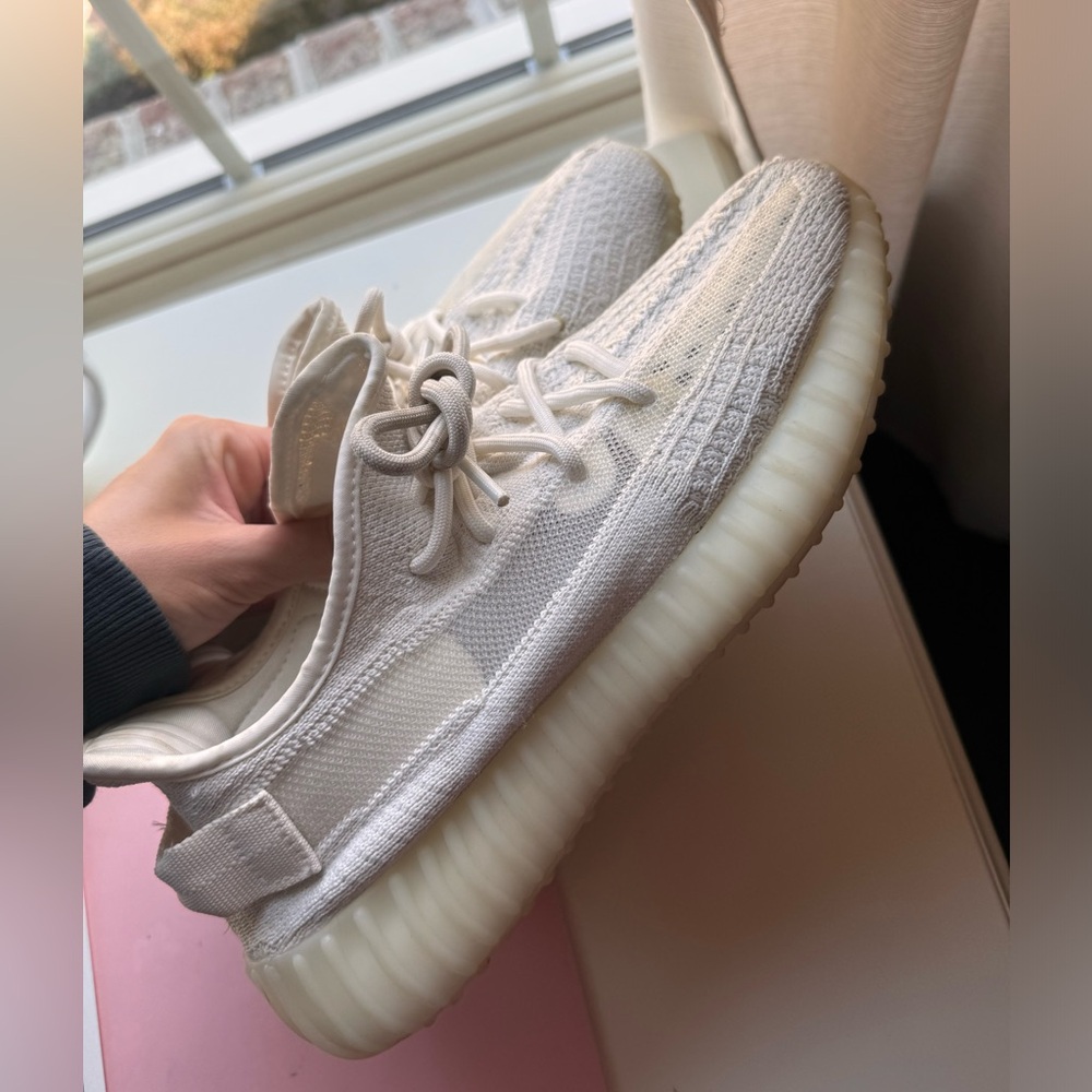 Adidas YEEZY boost 350 V2 bone women’s 9